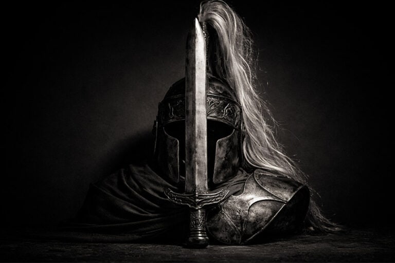 Vom Opfer zur Heldin: Sharons Weg zur Selbstermächtigung in „Die Gladiatrix – Im Schatten der Gerechtigkeit"